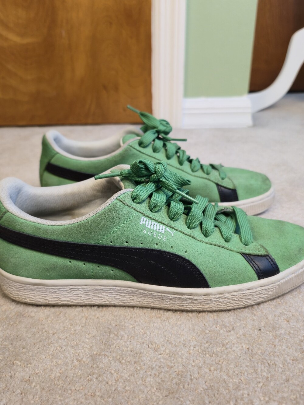 Puma Suede Classic XXI  Men's Green & Black Sneakers Size 8